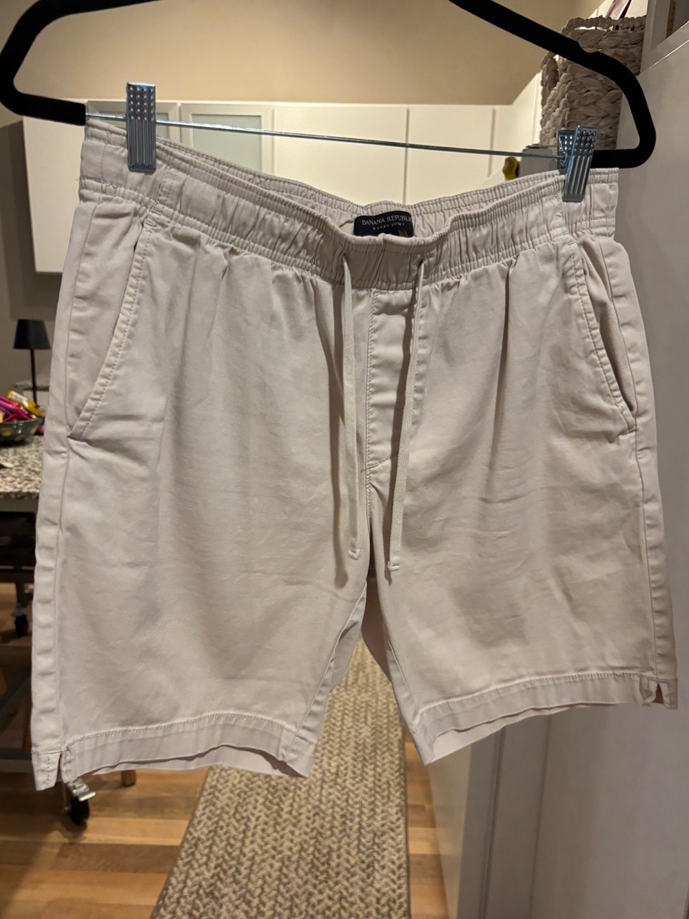 Banana Republic Men’s Cream Drawstring Athletic Shorts